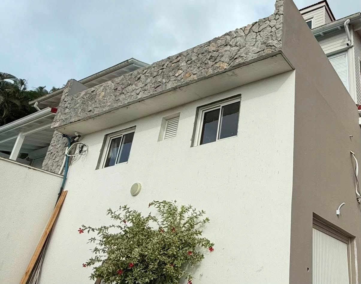 Avant la pose du bardage sur la façade de l’habitation